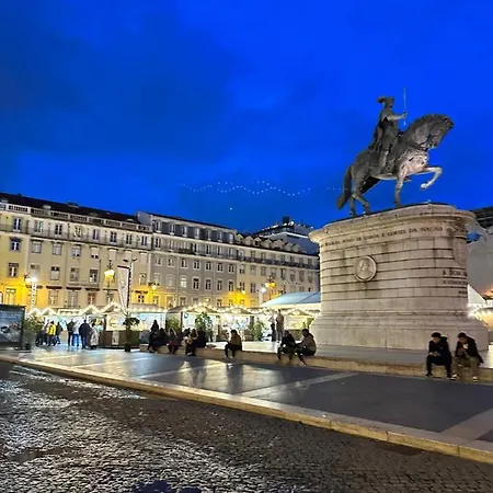 Em Проживание в семье *